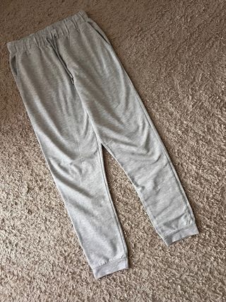 Chandal gris
