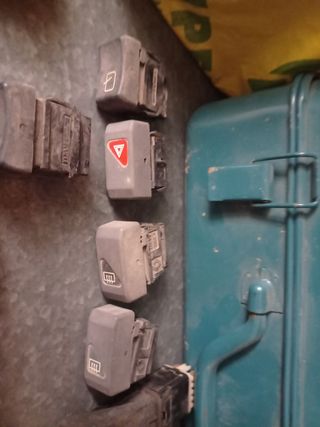 Botones Renault: Elevalunas, Emergencia, limpias..