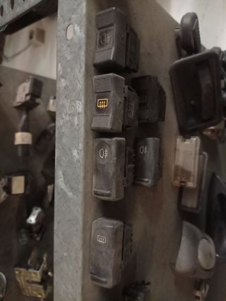 Botones Renault: Elevalunas, Emergencia, limpias..