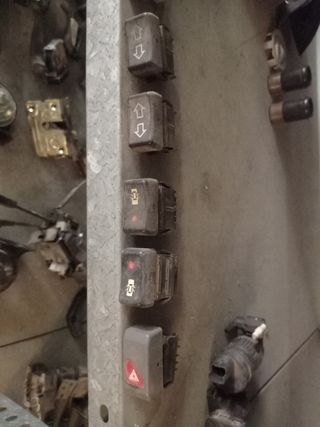 Botones Renault: Elevalunas, Emergencia, limpias..