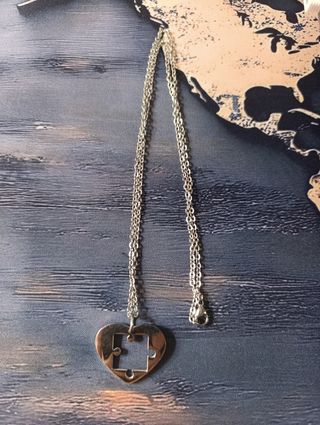 Collar corazón puzzle acero