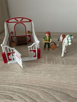 Playmobil establo caballo
