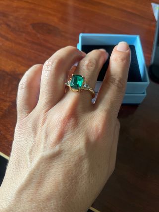 Anillo de bisuteria esmeralda cuadrado
