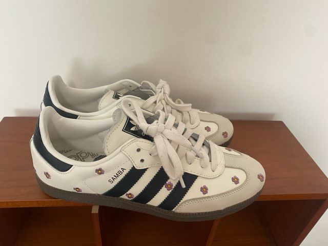 Adidas Samba - Tenis con Flores