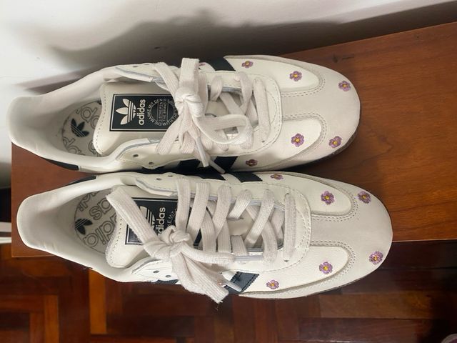 Adidas Samba - Tenis con Flores