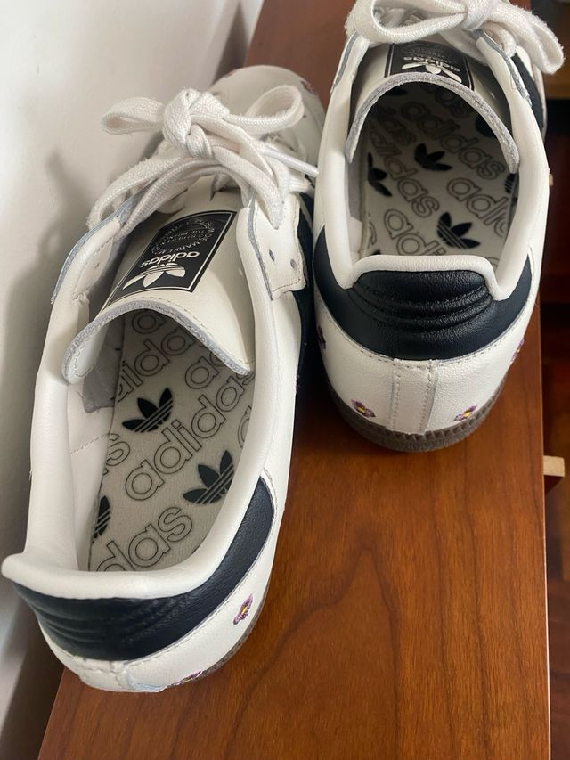 Adidas Samba - Tenis con Flores