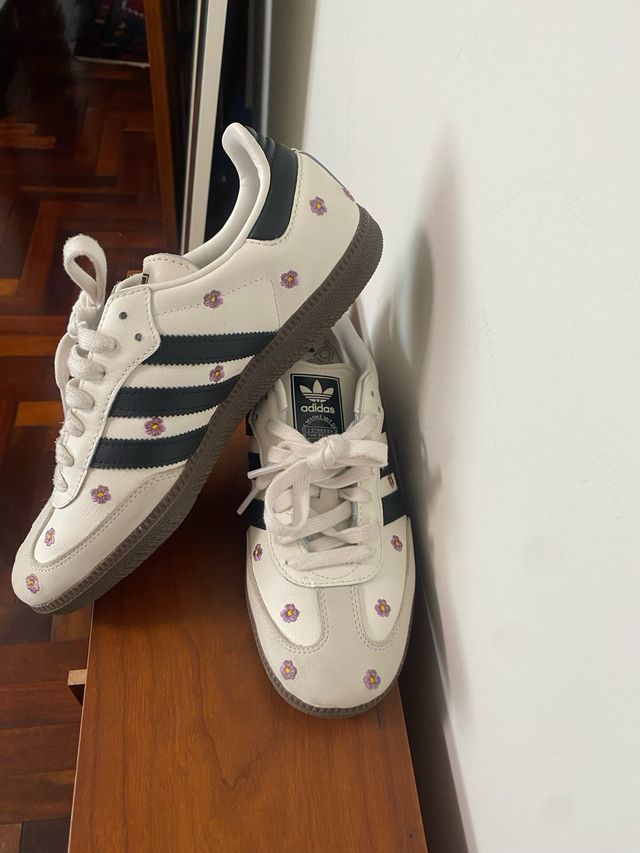 Adidas Samba - Tenis con Flores