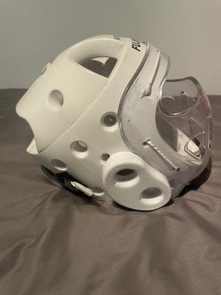 Casco karate con mascara para niño TM