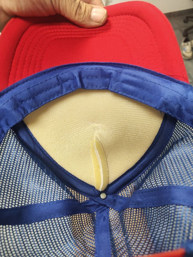 Cappello rosso e blu di Stranger Things