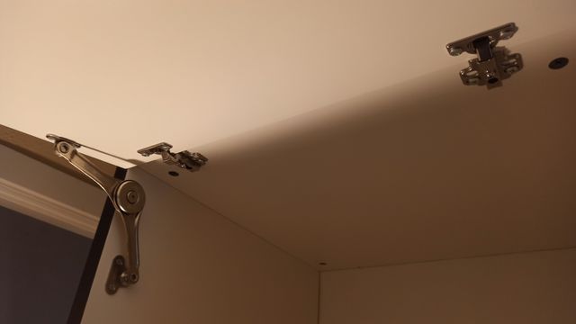 Juego se bisagras para puertas abatibles