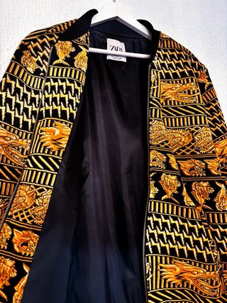 Cazadora bomber Zara; Talla L; a estrenar.
