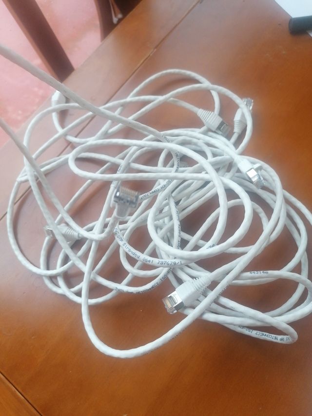 Router wifi - 4 cables de Internet
