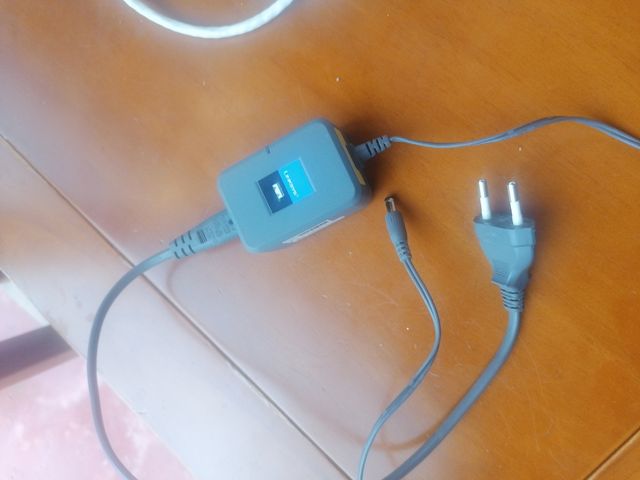 Router wifi - 4 cables de Internet