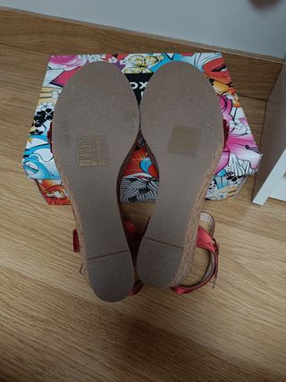 Sandalias cuña satén flores Foxy Up nuevas