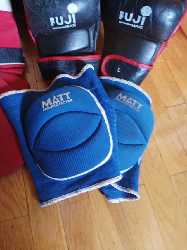 Guantes boxeo Fuji + accesorios