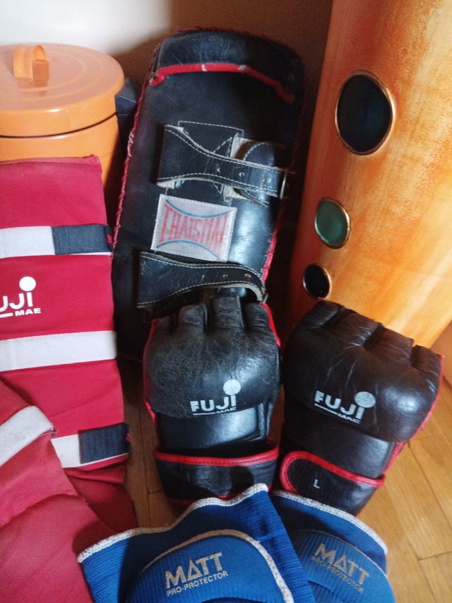 Guantes boxeo Fuji + accesorios