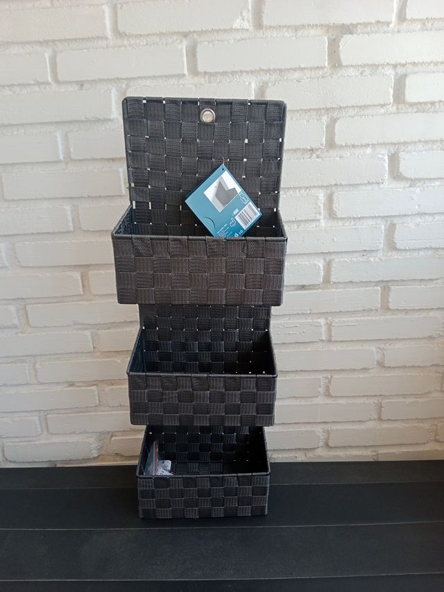 Estantería colgante.