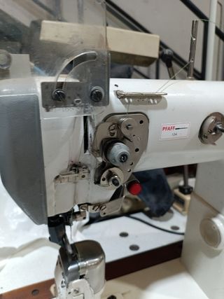 Máquina coser triple arrastre