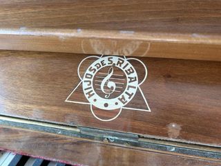 Piano vertical
