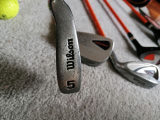 Juego golf infantil Wilson: palos, bolsa y carro