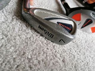 Juego golf infantil Wilson: palos, bolsa y carro