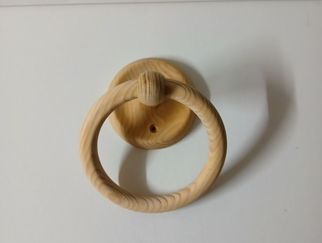 Toallero de pino al natural