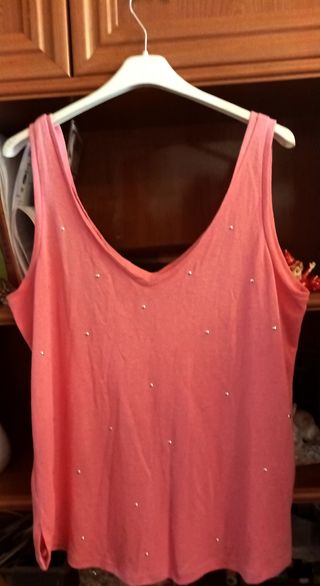 Camiseta rosa con detalles