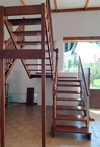 Escalera madera Sapelly 2 tramos Buen estado.