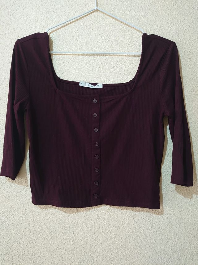 Camiseta crop burdeos de El Corte Inglés nueva