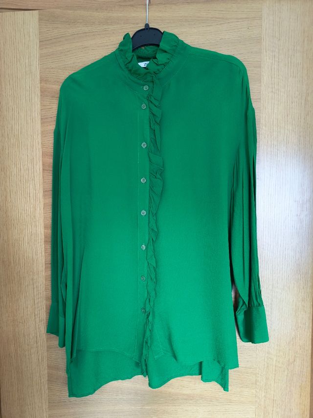 Zara blusa volante verde
