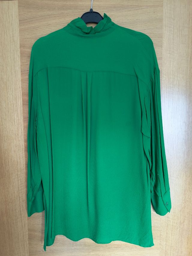 Zara blusa volante verde