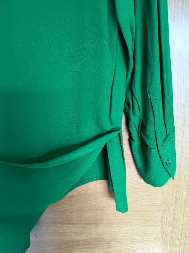 Zara blusa volante verde