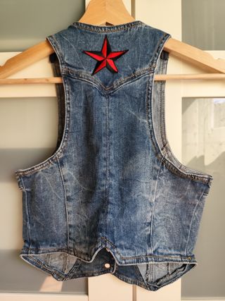 Chaleco vaquero Denimlife con parche estrella