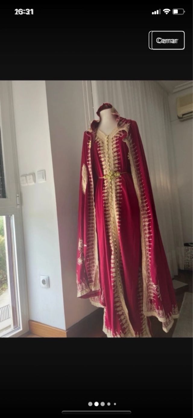 Kaftan granate y dorado con capucha