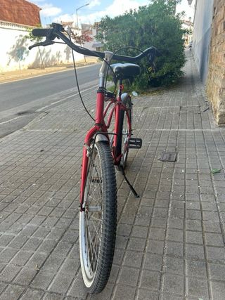 Bicicleta roja clásica