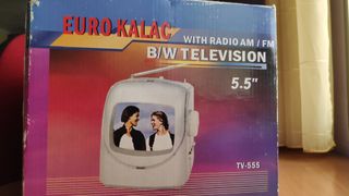 Televisor antiguo mini  en B/n, de 5,5 pulgadas