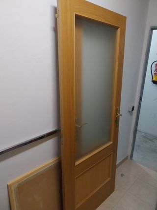 Puerta interior madera frosted.