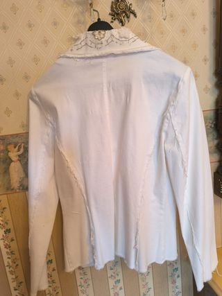 Conjunto chaqueta y pantalón blanco pedrería 