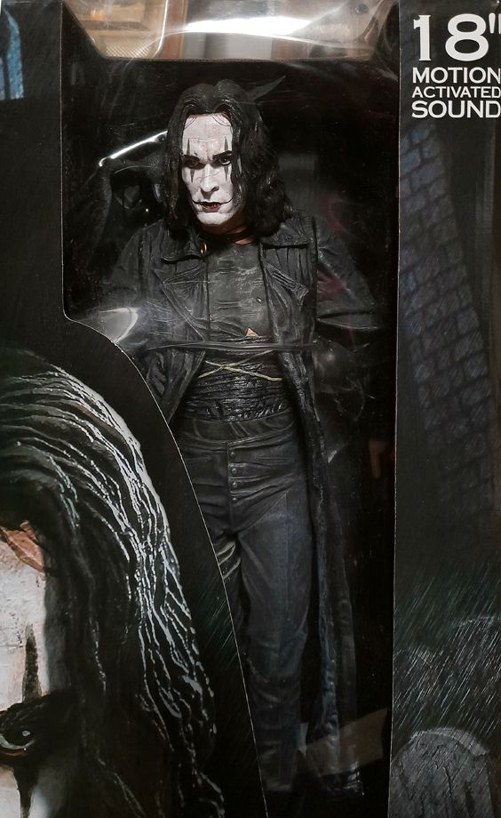 FIGURA DE LA PELÍCULA “EL CUERVO”. AÑO 2004.