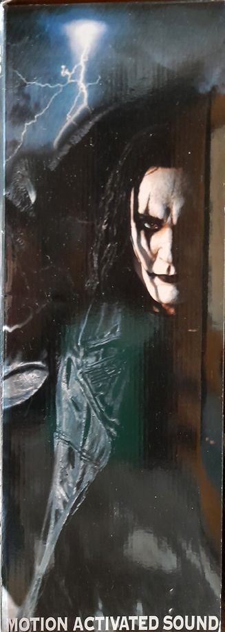 FIGURA DE LA PELÍCULA “EL CUERVO”. AÑO 2004.