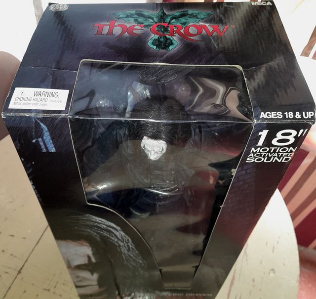 FIGURA DE LA PELÍCULA “EL CUERVO”. AÑO 2004.