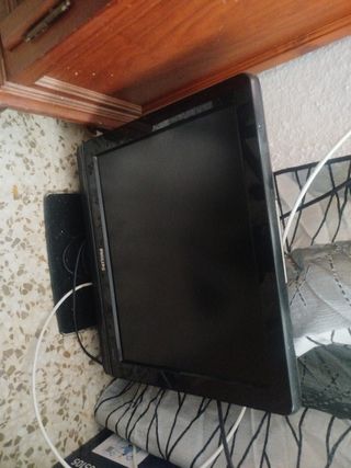 TV Philips 15" negra