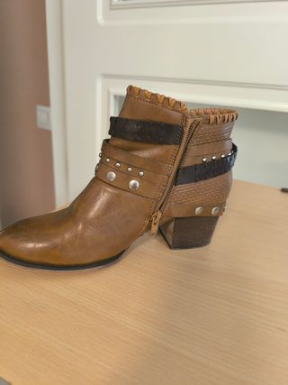 Botín camel tacón cuadrado