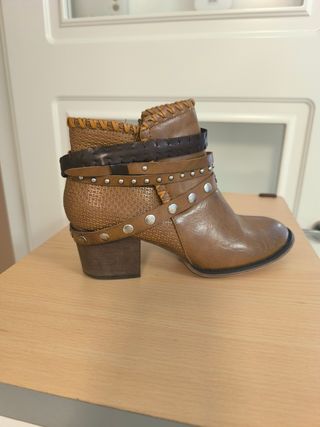 Botín camel tacón cuadrado