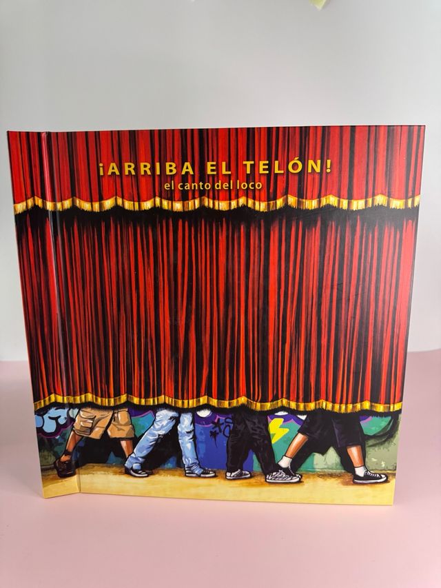Libro coleccionista con 5 CD  DVD El Canto del Loco  Arriba el telón