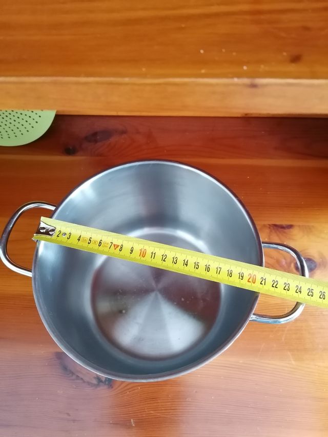 Pentola con coperchio scolapasta