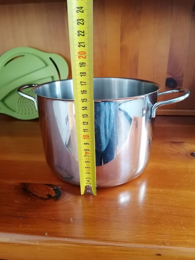 Pentola con coperchio scolapasta