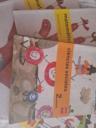 Libros de ciencias sociales+ ingles. Matemáticas