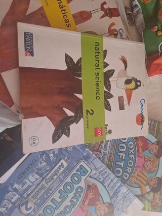 Libros de ciencias sociales+ ingles. Matemáticas
