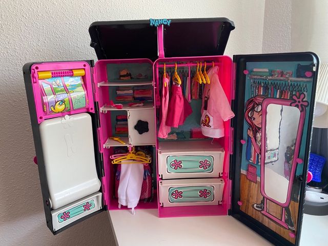 Armario Nancy y ropa